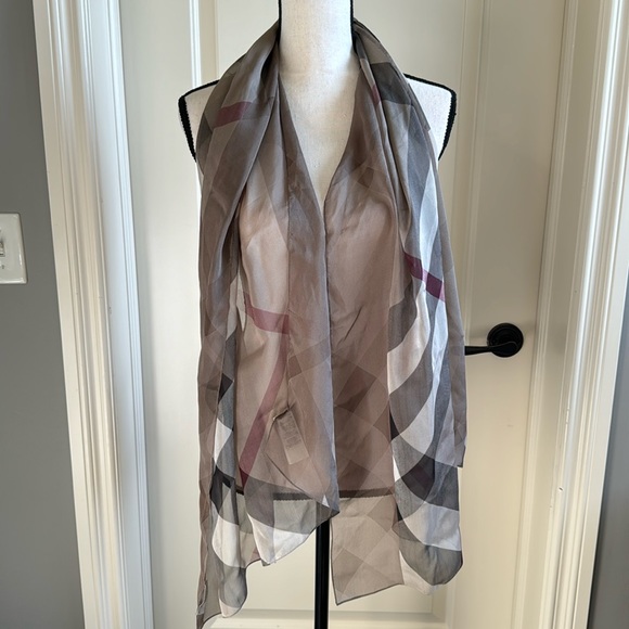 Authentic Burberry Silk scarf - Picture 1 of 2